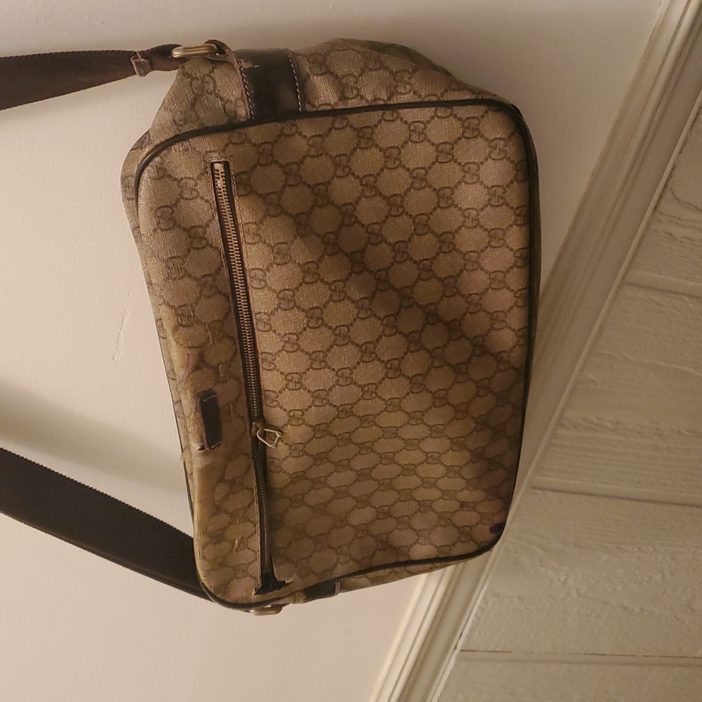 Authentic Large Gucci GG Supreme Crossbody Bag - Picture 14 of 16